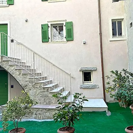 מלון דירות Al Castello Dei Limoni 3*