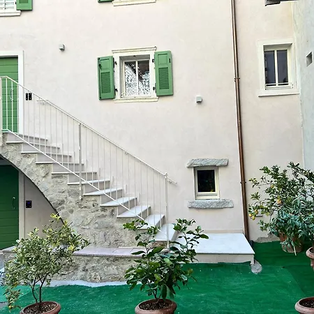 Al Castello Dei Limoni Aparthotel 3*